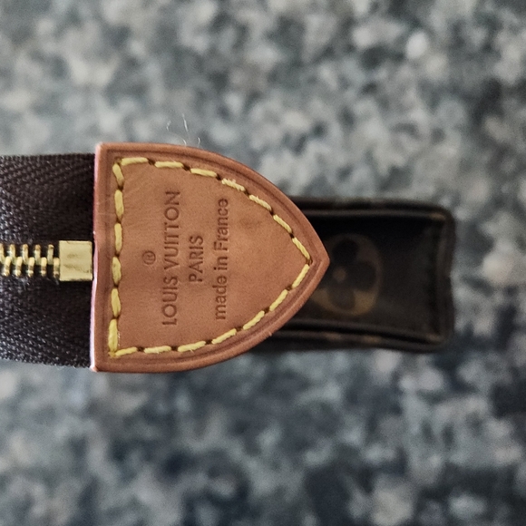 Louis Vuitton Poche Toilette 15 (Toiletry 15) - Picture 4 of 8